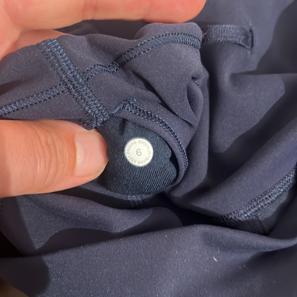 Lululemon Wunder Train High-Rise Shorts 8” in Navy, size 6 - Picture 7 of 12